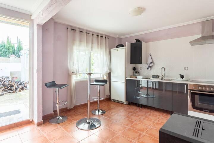 Habitación con baño y cocina privada Valencia Exterior foto