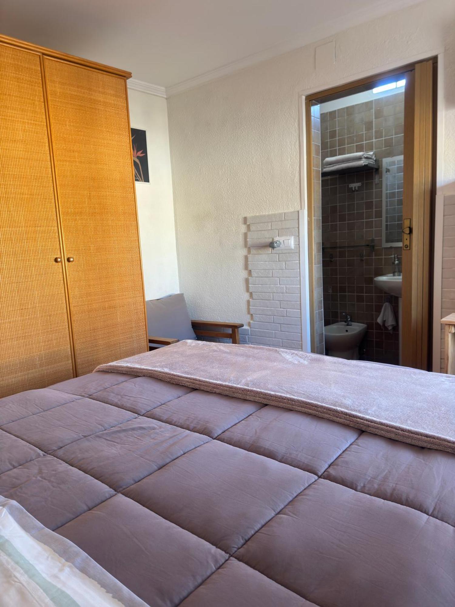 Habitación con baño y cocina privada Valencia Exterior foto